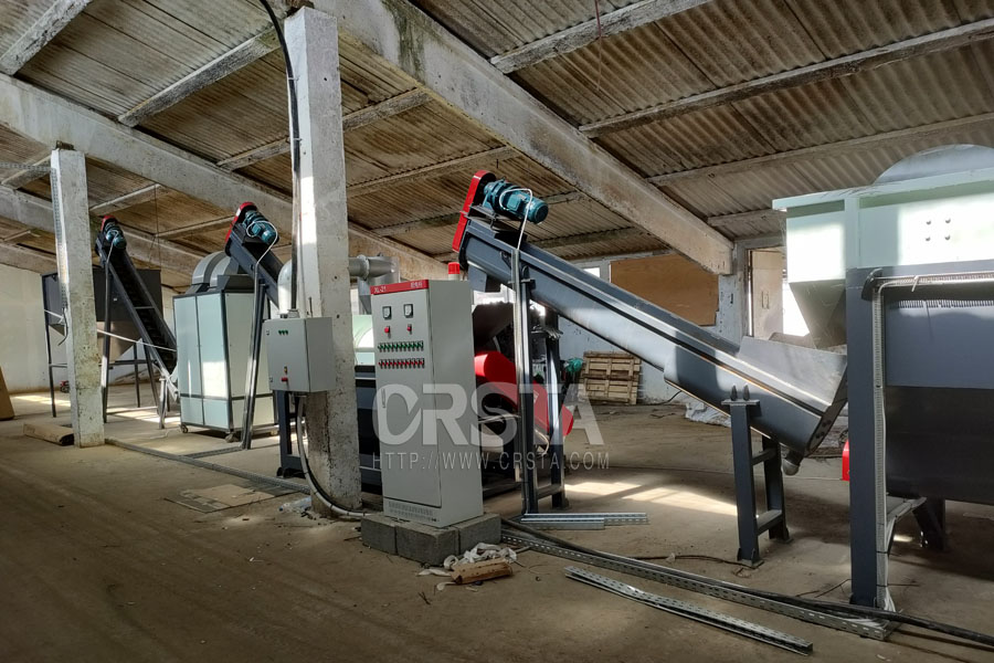 1000KG/H 在罗马尼亚安装调试HDPE生活日杂塑料破碎清洗线完成